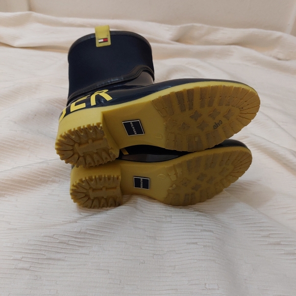 Tommy Hilfiger rain boots size 7 - Picture 8 of 9